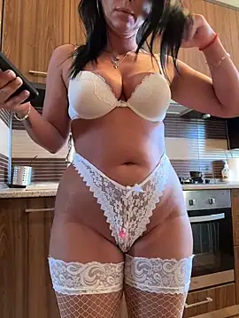 Hotmomcheckk_ live