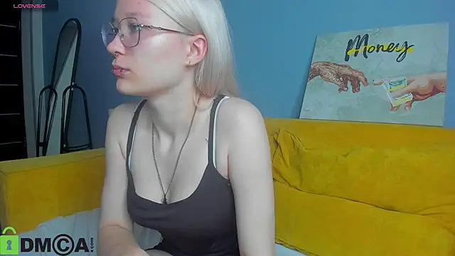 Nika-Smith live