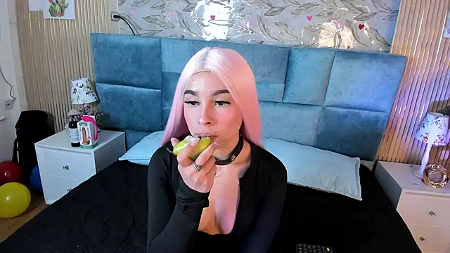Delphine_doll live