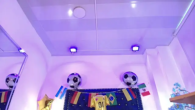 Amelie_adams live