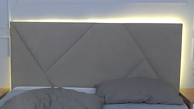 ArianaMilss live