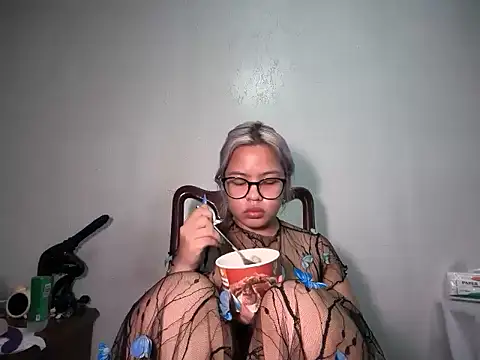 Tina_Slick live