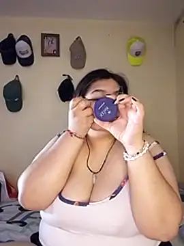 LauraHorny69 live