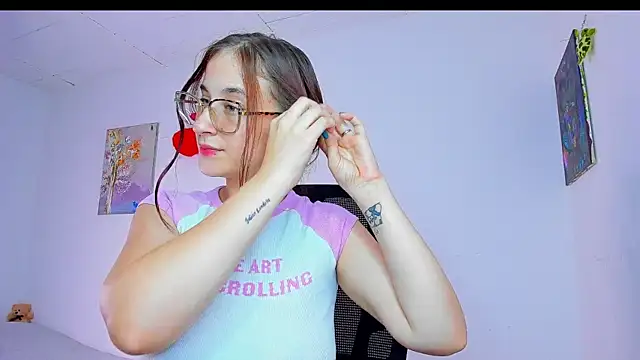 Laura_Ivy live