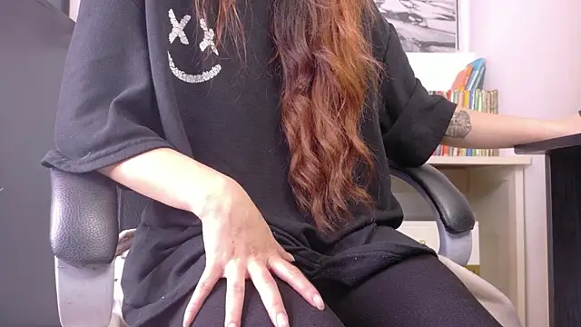 Adrianna5_ live