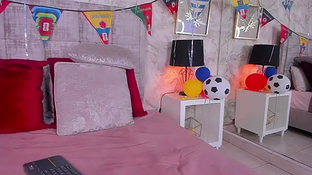 nathalymooree live