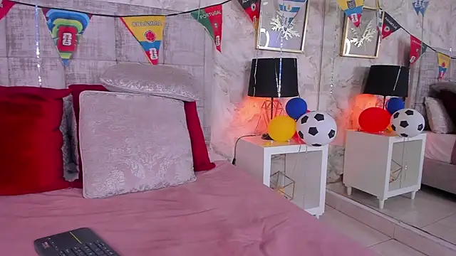 nathalymooree live