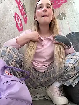 Mimi_Land live