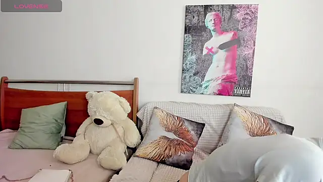 Kira_Devi live