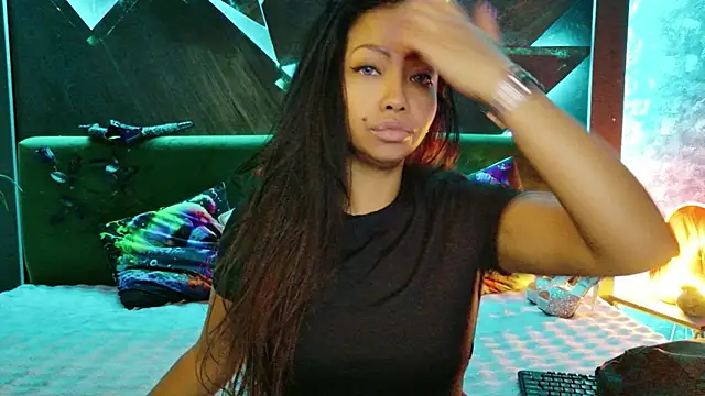 ElyaQuinn live