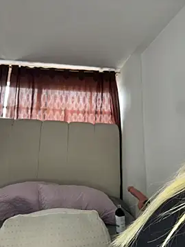 Elina_Hills live
