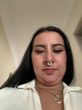 Abril_Luv live