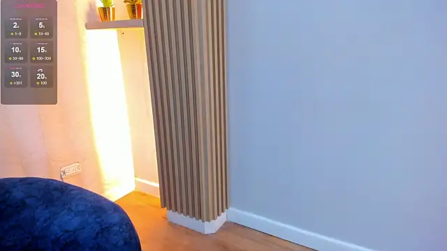 Naomii_Viper live