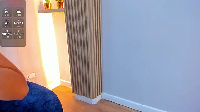 Naomii_Viper live