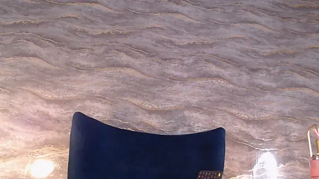 Mia_Luxor live