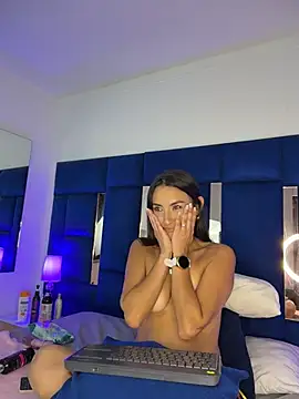 velvetlunaa_ live