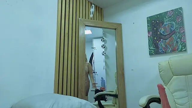 Megan_Lara_ live