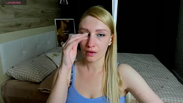 ReginaAmour live