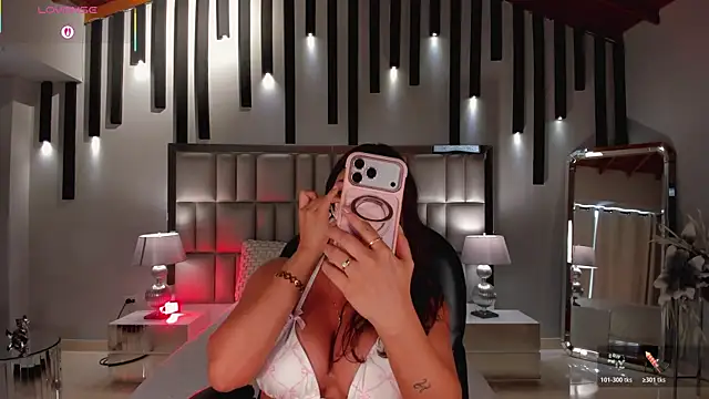 DannieSmith1 live