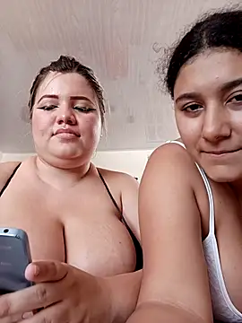 Sara_y_Amy live