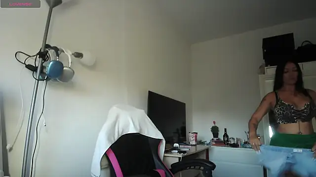 Yulian_Milf live