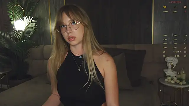 LoraineLuff live