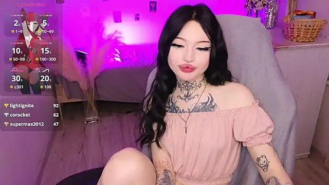 Emma_Kirks live
