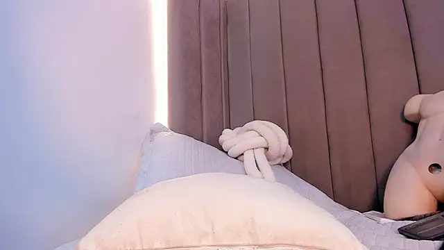 Ashley_Beaomunt live