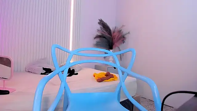 LucyWild8 live