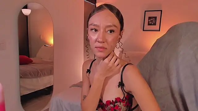 ChloeMoreti live