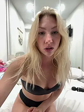 LuisaBecker live