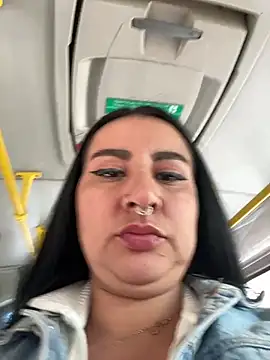 Abril_Luv live