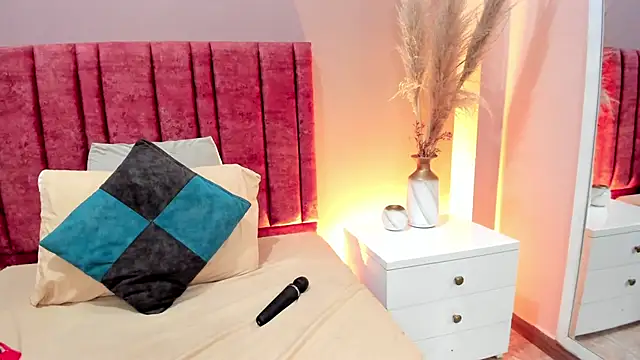 FreyaCameron live