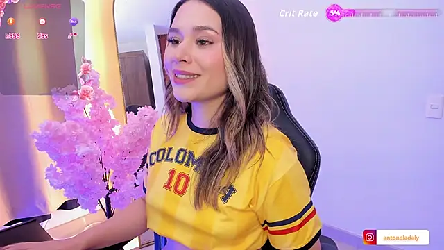 AntonelaDaly live