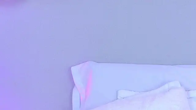 NaomiKlarc live
