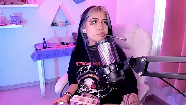 pinkk_deemon live