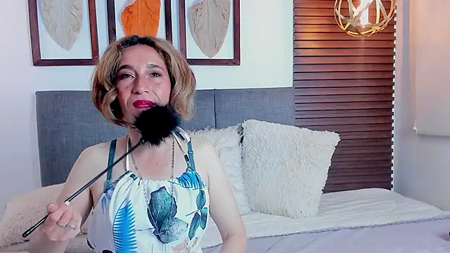 Margott_mature live