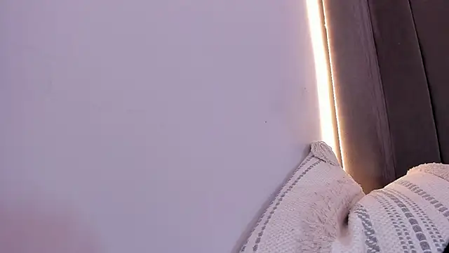 Ashley_Beaomunt live