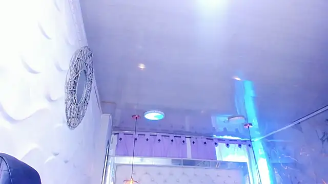 Tifanny-Val live
