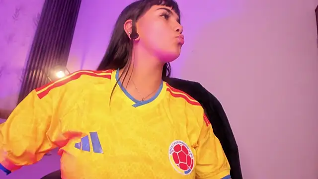 Bella_Raven live