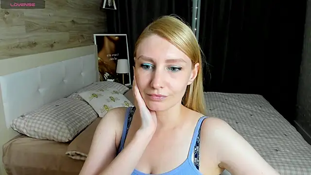 ReginaAmour live
