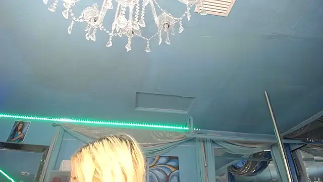 ADRIANNA_FOX live