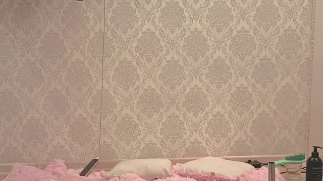 LesleyMil live