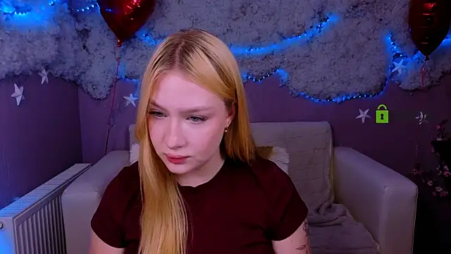 playful_sophie live
