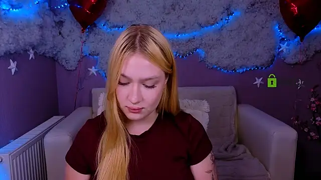 playful_sophie live