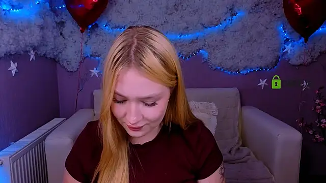 playful_sophie live