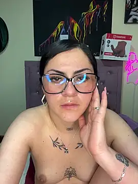 Emmie_Hot live