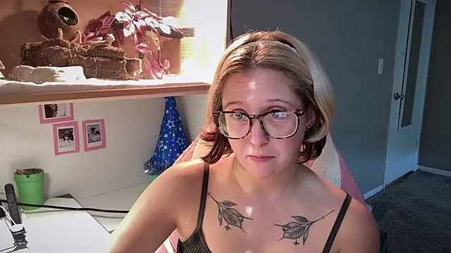 MUSCLEMOMMY1365 live