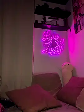 Lyia_Ziggy live