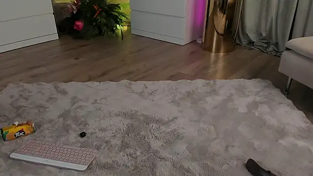 Tinydoll_XO live